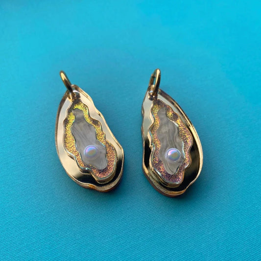 Oyster Earring :: Reversible